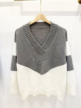 Load image into Gallery viewer, Color Block Long Sleeve Sweater