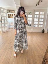 Load image into Gallery viewer, Black and White Print Long Sleeves Midi Dress