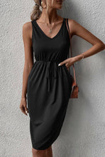 Load image into Gallery viewer, Essential V-neck Sleeveless Pockets Midi Dress