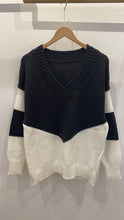 Load image into Gallery viewer, Color Block Long Sleeve Sweater
