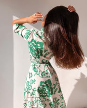 Load image into Gallery viewer, Green Collar Long Sleeve Floral Midi Dress
