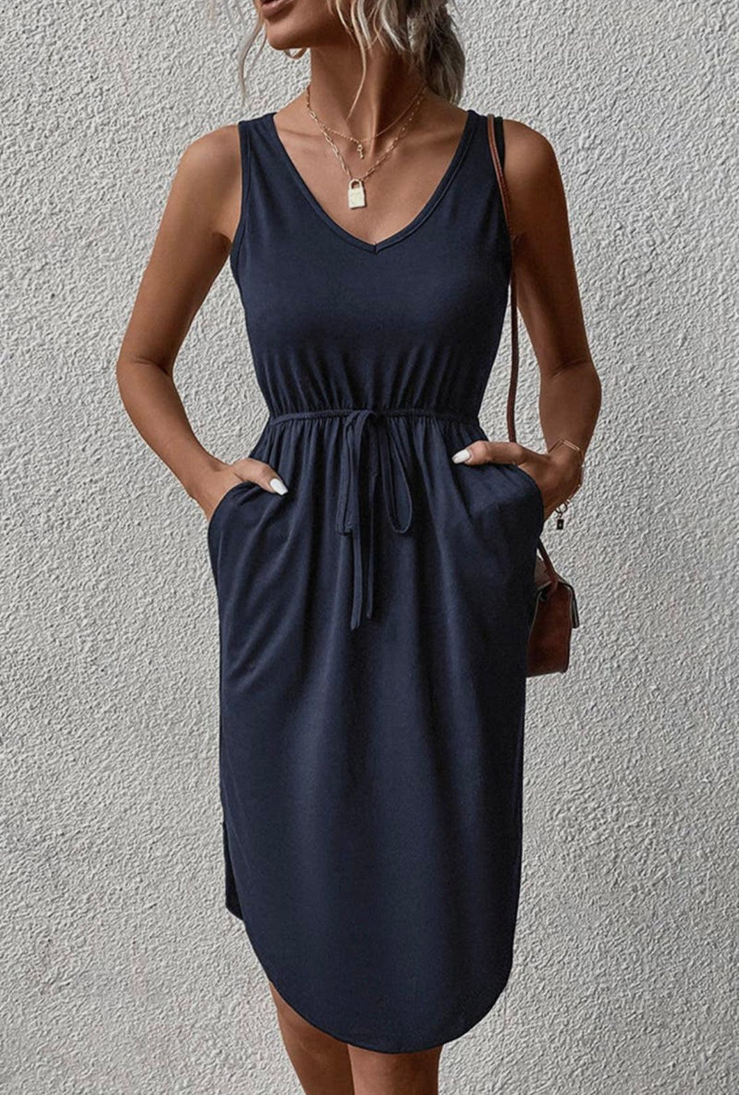 Essential V-neck Sleeveless Pockets Midi Dress