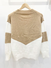 Load image into Gallery viewer, Color Block Long Sleeve Sweater
